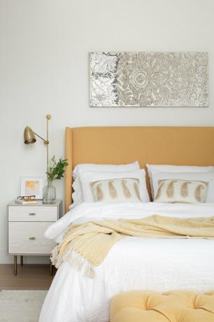 Gen-Z kollase dekooriga magamistuba