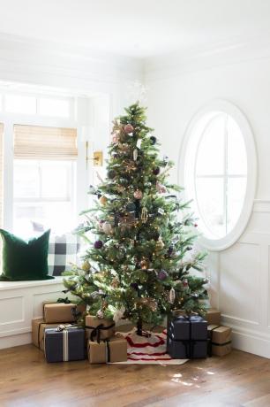 Kerstboom met sneeuwvlokboomtopper Christmas Tree Topper Ideas