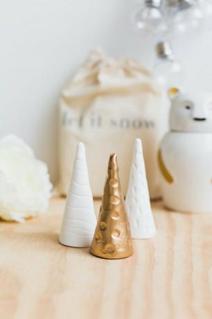 Artesanato de Natal para adultos com árvores de Natal de argila DIY