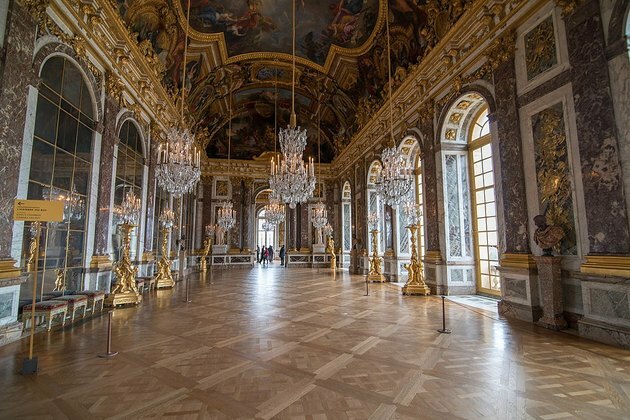 Veidrodžių salė („Galerie des Glaces“) Versalio rūmuose Versalyje, Prancūzijoje