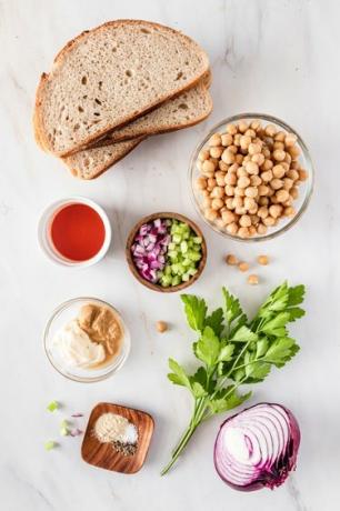 Buffalo Chickpea Sandwich -ainesosat