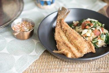 pesce fritto con cavoli