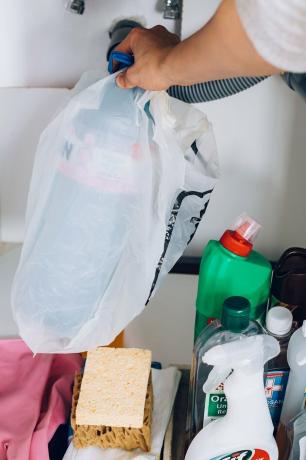 Plastmasas maiss ar tīrīšanas konteineriem