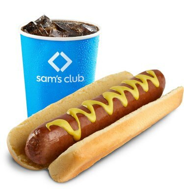 Sam's Club hot dog e soda combo su sfondo bianco.