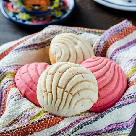mesa da dora conchas veganas brancas e rosa
