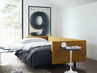 sofá-cama alto