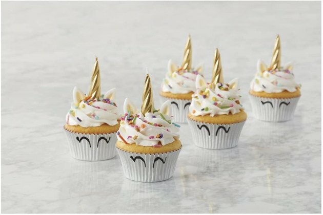 Seis cupcakes de unicórnio