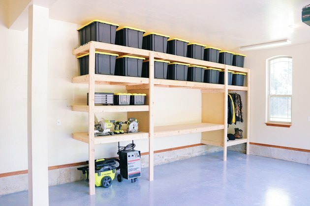 Ideia de organização de garagem faça você mesmo com estante de garagem