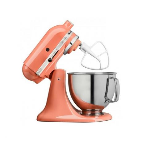 Maak tot 9 dozijn koekjes in één batch met de KitchenAid Artisan Series 5 Quart Tilt-Head Stand Mixer. Deze mixer beschikt ook over 10 snelheden om ingrediënten snel en gemakkelijk grondig te mengen, kneden en kloppen en is verkrijgbaar in verschillende kleuren om perfect te passen bij uw keukenontwerp of persoonlijkheid.