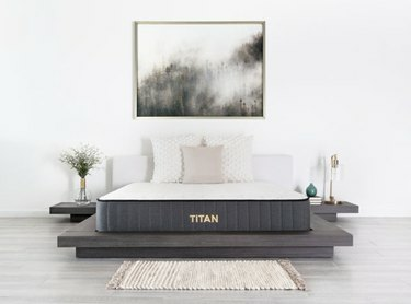 Brooklyn Bedding Titan Firm Hybrid Queen Patja, 879,20 dollaria