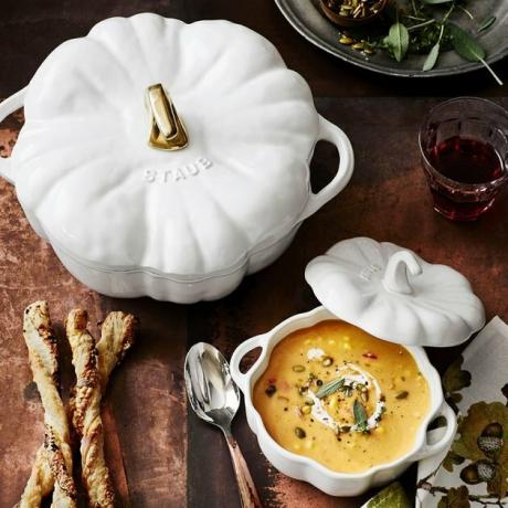 assadeira de cerâmica branca em forma de abóbora, cocotte de grés Williams Sonoma
