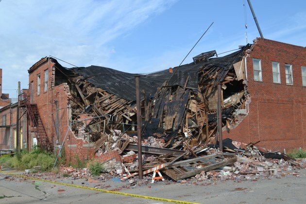 Разрушенное здание.