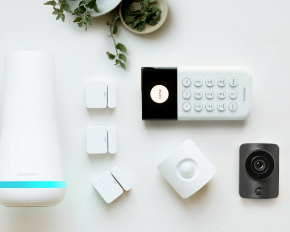 SimpliSafe Sistema inalámbrico de seguridad para el hogar de 8 piezas - Monitoreo profesional 247 opcional - Sin contrato - Compatible con Alexa y Google Assistant, blanco