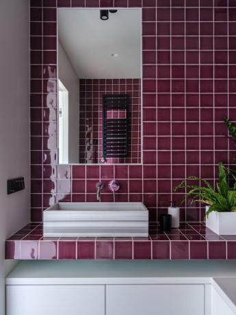 пурпурна плочица за купатило