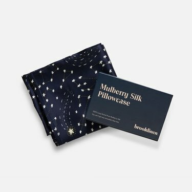 Brooklinen Mulberry silkkityynyliina Celestialissa