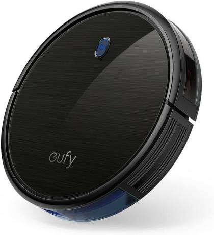 „Eufy by Anker BoostIQ RoboVac 11S“ yra plonas ir paprastas robotų siurblys su viskuo, ko reikia, kad supaprastintumėte valymo grafiką. Jis turi 1300 Pa siurbimą, kuris yra pakankamai stiprus, kad galėtų tvarkyti vidutinio krūvio kilimus, tačiau pakankamai tylus, kad nesutrikdytų viso namų ūkio. Šis savaiminio įkrovimo roboto vakuumas naudoja „BoostIQ“ technologiją, kad automatiškai padidintų siurbimo galią reikia, naudoja infraraudonųjų spindulių jutiklį, kad nesusidurtų su objektais, ir turi kritimo jutimo technologiją krenta.