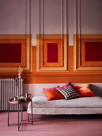 cores análogas na sala de estar laranja, rosa e vermelho