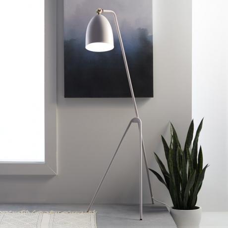 MoDRN Scandinavische sprinkhaan vloerlamp, $ 138