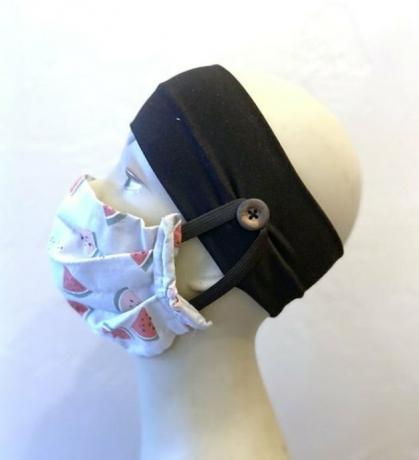 etalagepop met gezichtsmasker en hoofdband