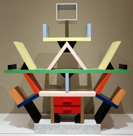 Boekenkast in Memphis Design-stijl ontworpen door Ettore Sottsass