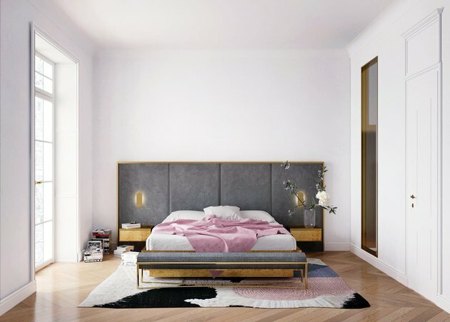 quarto branco com cabeceira de cor carvão e cama grande