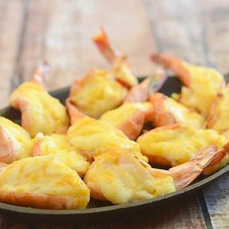 Camarão Kawaling Pinoy Assado com Queijo