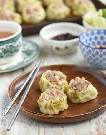 Kawaling Pinoy Pork Siomai (bolinhos de carne de porco no vapor)