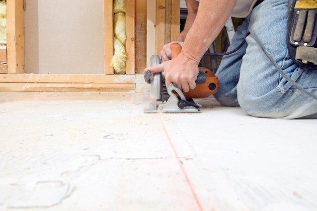 תת רצפה לחיתוך מסור עגול לפרויקט שיפוץ בית