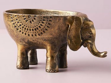 Cadeaugids voor cocktailliefhebbers van Anthropologie Elephant Planter