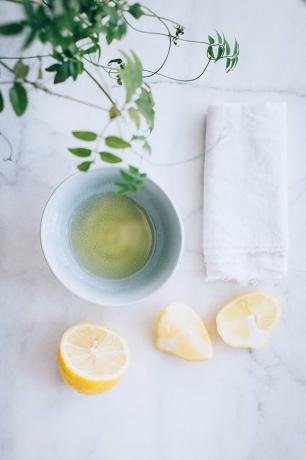 Nuvalykite šveitiklius su citrinų sultimis ir alyvuogių aliejumi