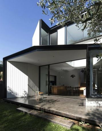 design de casa ecologicamente correto com exterior em branco e preto