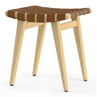 Sgabello con piano intrecciato e gambe in legno