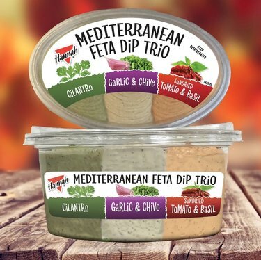 Kuva Hannahin Mediterranean Feta Dip Triosta kolmella maulla: aurinkokuivattu tomaatti & basilika, valkosipuli ja ruohosipuli ja korianteri