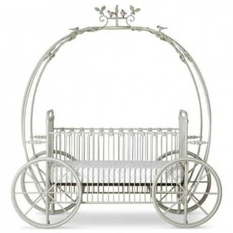 Cinderella's Princess Carriage Crib met Garland