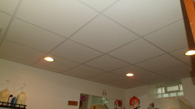 Plafond acoustique en sous-sol