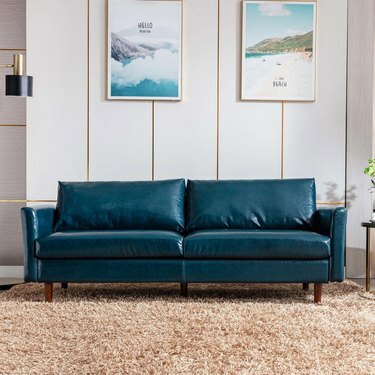 mėlyna dirbtinės odos sofa