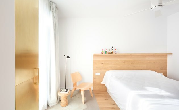 minimalistlik valge magamistuba