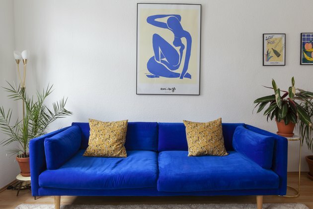 idéias de sala azul na sala de estar com sofá azul
