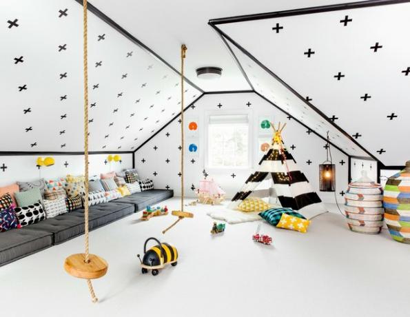 sala de jogos extravagante com balanços de corda para sala de bônus acima da ideia de garagem