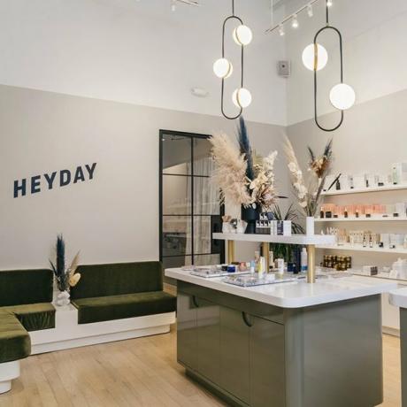 Viduje „Heyday“ - tai veido studijų grandinė, nukreipianti „tūkstantmečio estetiką“.