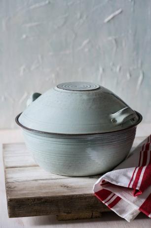 Bakeware de cerâmica azul claro com tampa da Sarit Ceramics
