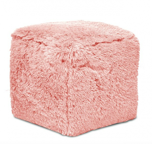 Update het interieur van elke kamer met deze Mainstays Long Faux Fur Pouf. Perfect voor elke kamer in je huis of je slaapzaal, deze poef zal zeker een geweldig accent zijn in je interieur. De Mainstays Long Faux Fur Pouf wordt geleverd in een leuke kleur die geweldig past bij elk kleurenpalet. 