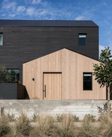 zwart en hout exterieur huiskleuren