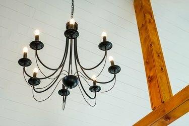 מנורת תקרה חשמלית מודרנית מעוצבת כנברשת בסגנון ישן