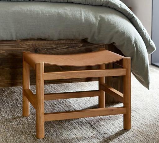 Tamborete de couro dinamarquês da Pottery Barn, $ 199