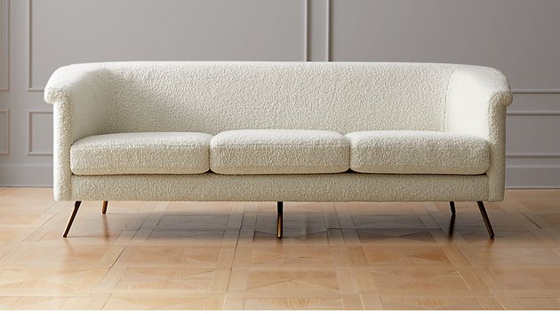 Sofá CB2 Vincente Faux Shearling, US $ 1.499