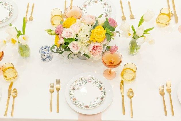 mesa de jantar formal com vidro colorido Estelle