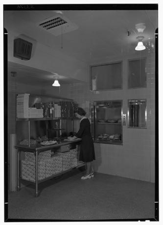 dumbwaiter v budove Esso v Rockefellerovom centre