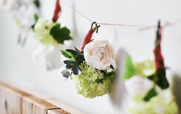 DIY guirlanda floral artificial IKEA hack para casamento