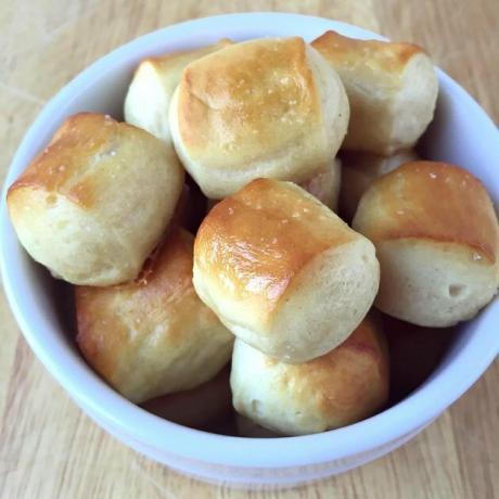 „Semisweet Sisters“ minkšti pretzelio kąsniai duonos mašinai